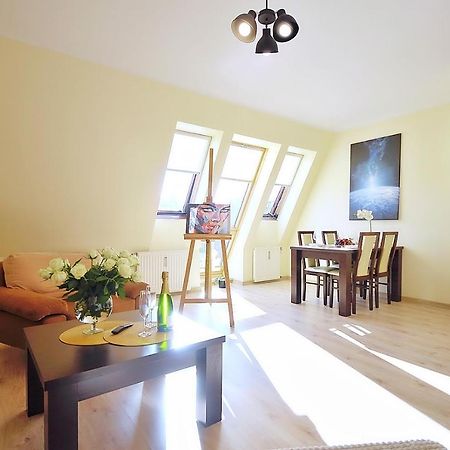 50 M Do Plazy Thobruk Apartamenty Piekna Dama Z Kolobrzegu Esterno foto