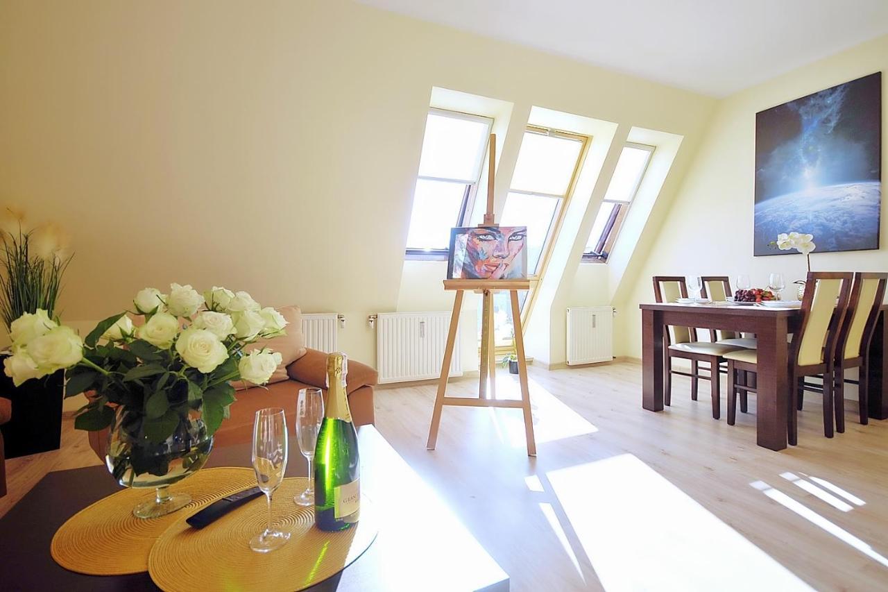 50 M Do Plazy Thobruk Apartamenty Piekna Dama Z Kolobrzegu Esterno foto