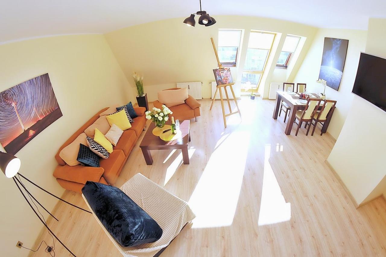 50 M Do Plazy Thobruk Apartamenty Piekna Dama Z Kolobrzegu Esterno foto
