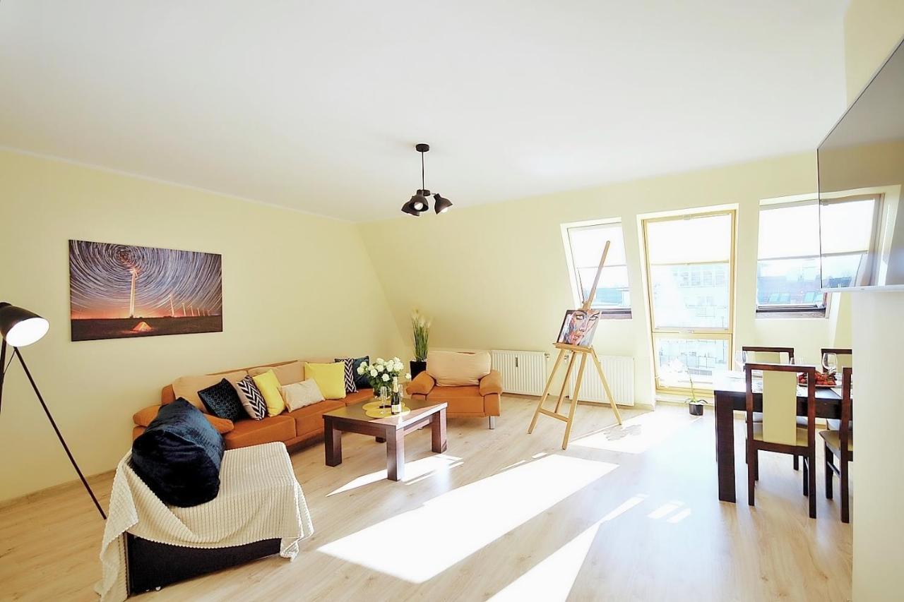 50 M Do Plazy Thobruk Apartamenty Piekna Dama Z Kolobrzegu Esterno foto